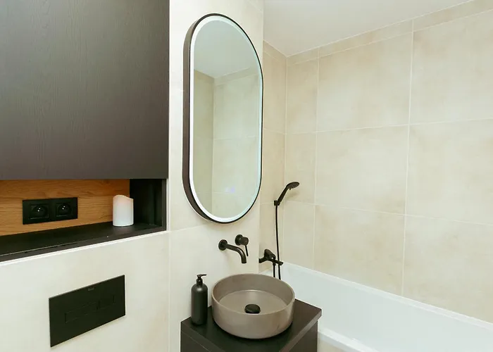 Saska Kepa - Better شقة